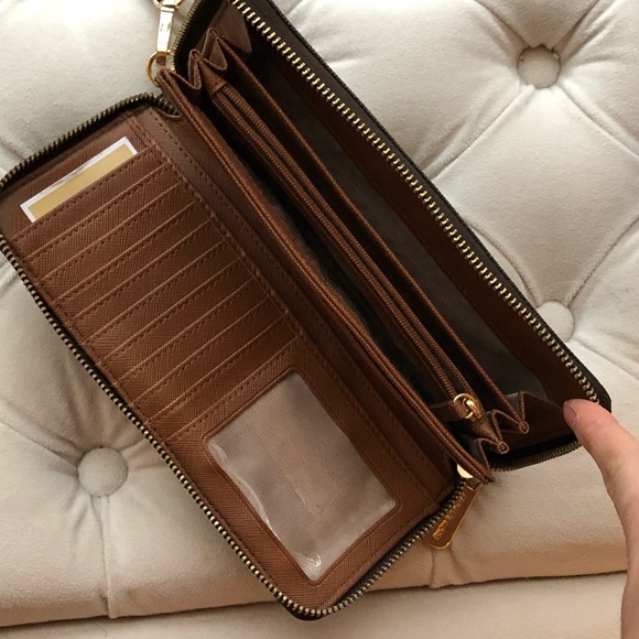 Michael kors long wristlet wallet